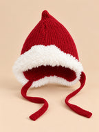 Gorro de duende rojo infantil, de punta, con pequeñas estrellas y orejeras protectoras, vista frontal
