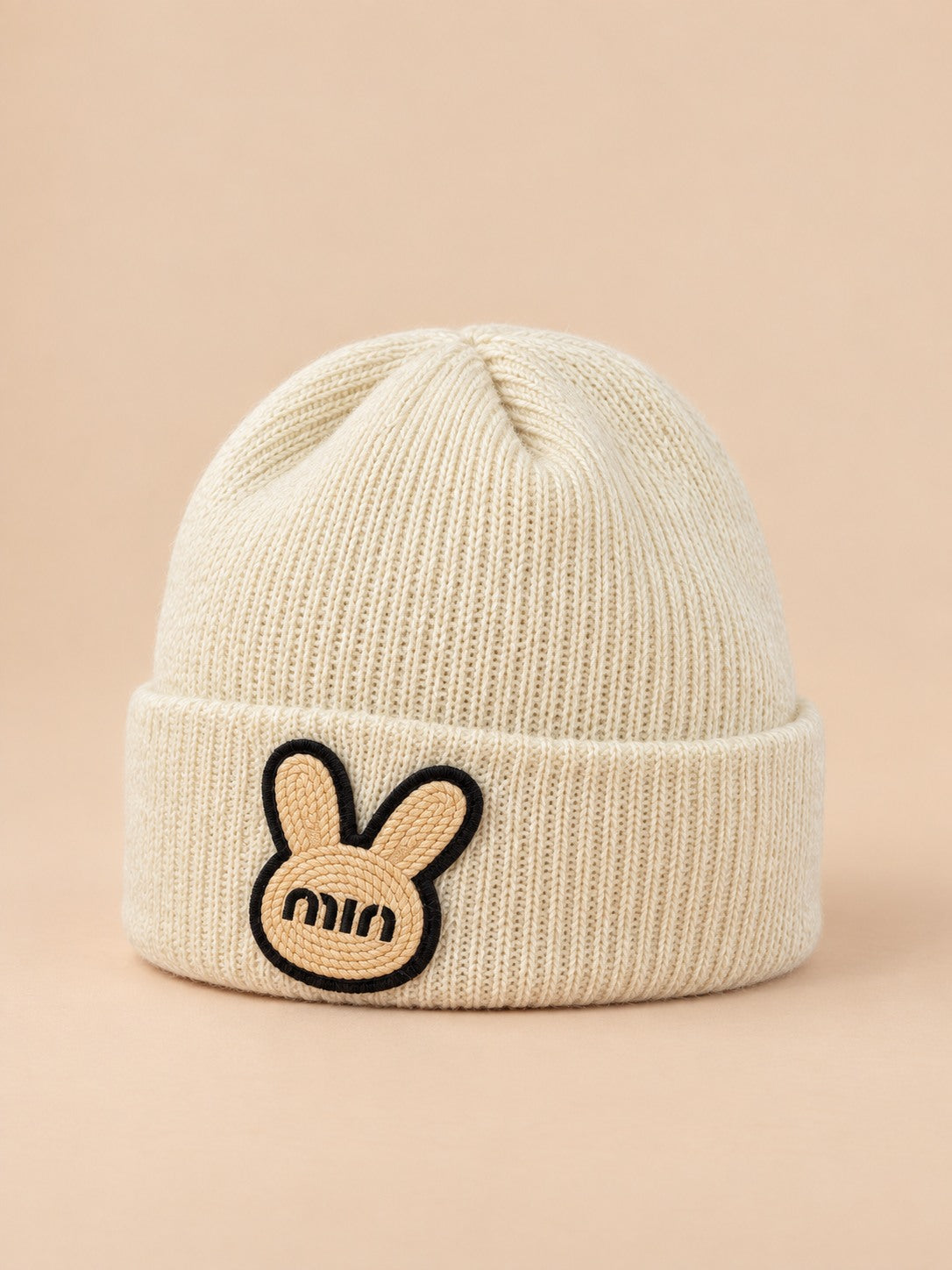 Bonnet enfant au tricot ou crochet, modèle Beige 2, vue de face