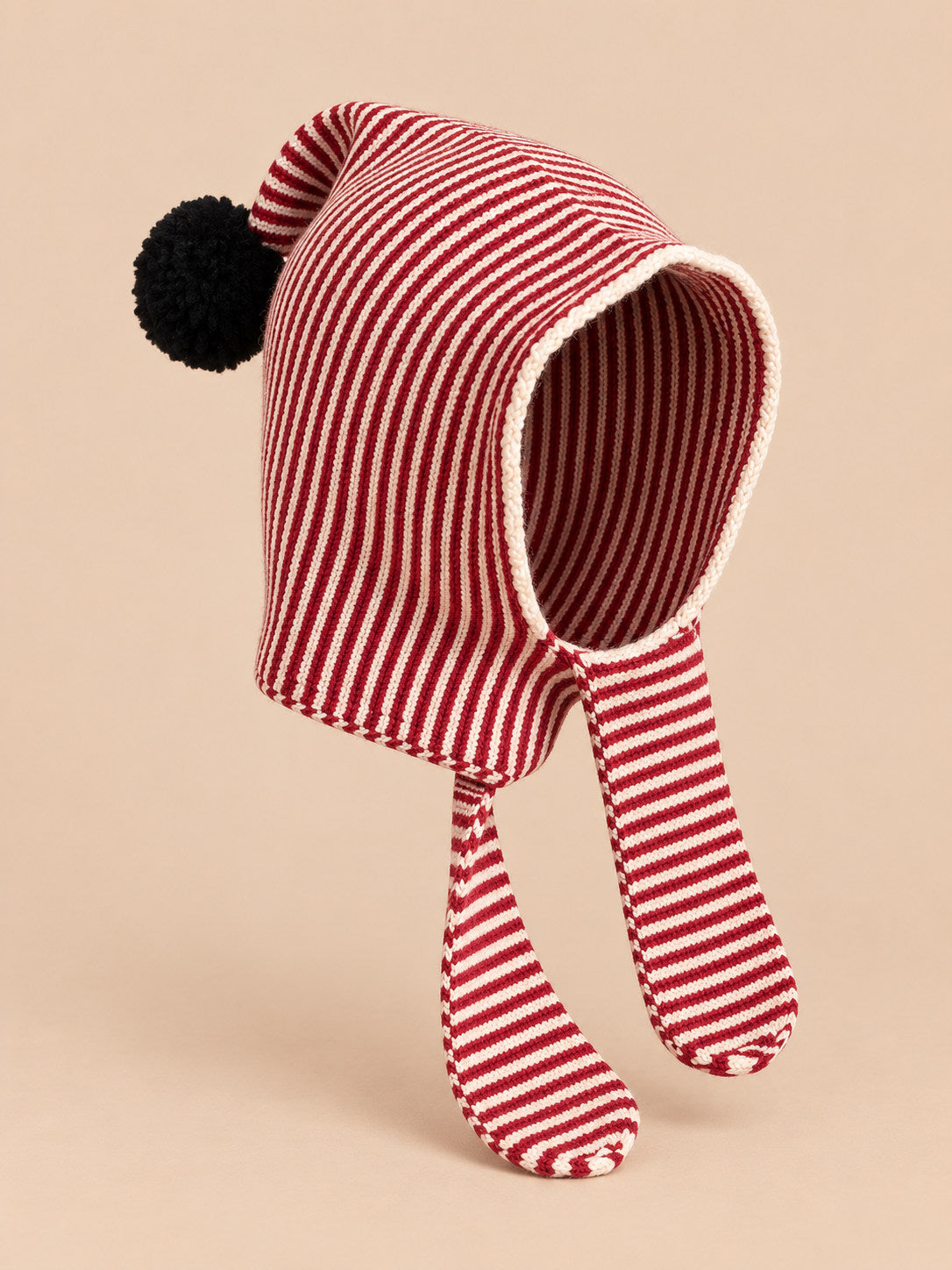 Cagoule enfant rayée modèle A1, vue de trois quarts, fond pêche sable