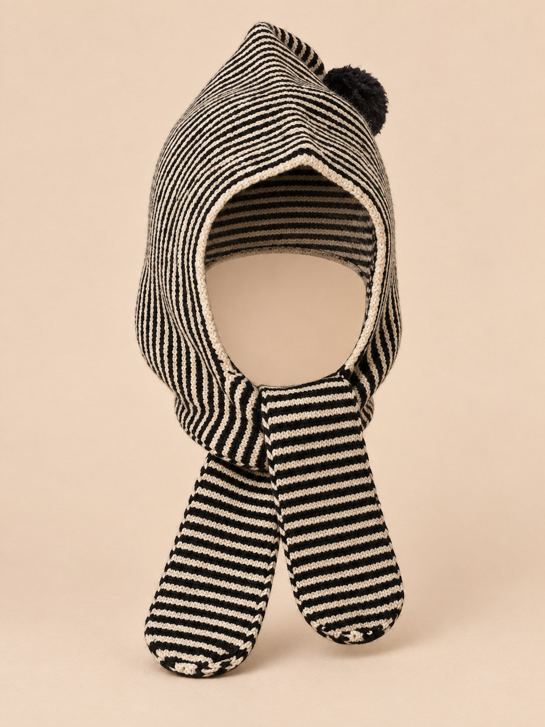Cagoule enfant rayée modèle A2, vue de face, fond pêche sable