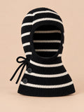 Cagoule enfant rayée modèle A4, vue de face, fond pêche sable