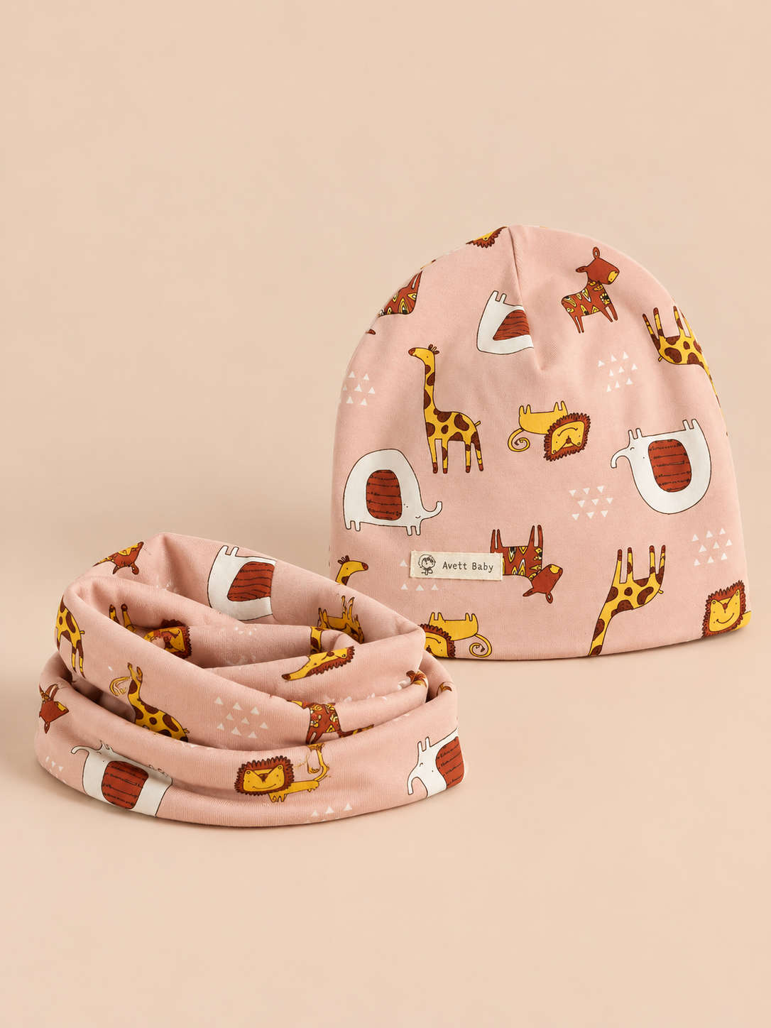 Ensemble bonnet et snood enfant Éléphant rose, vue de face.