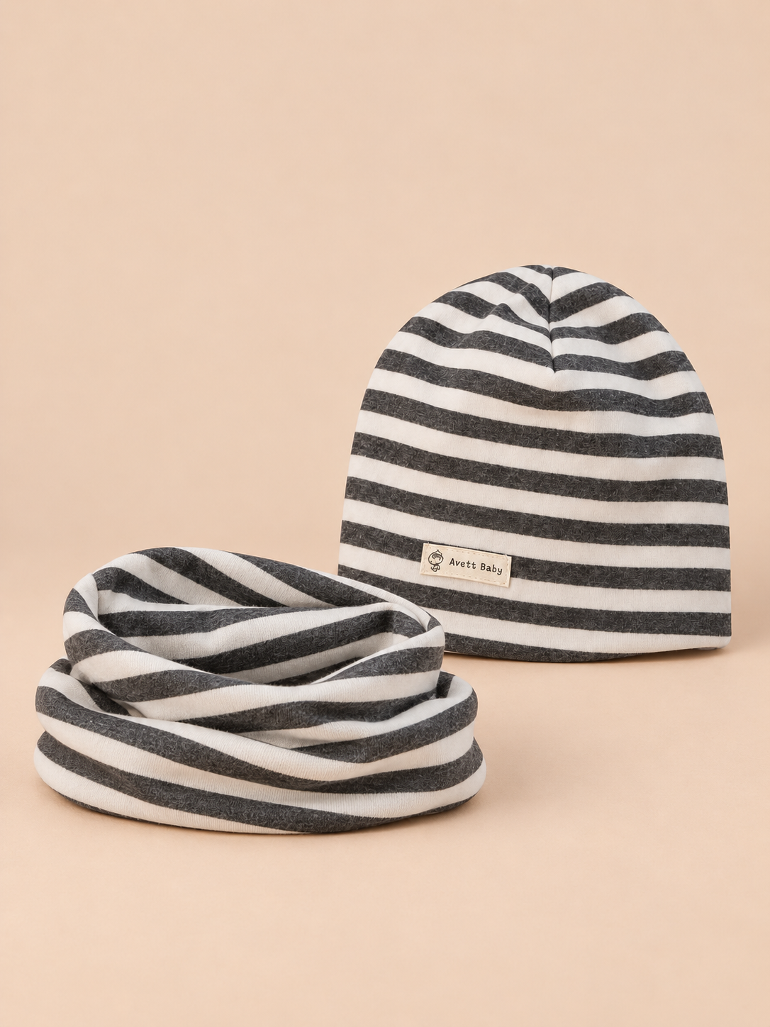 Ensemble bonnet et snood enfant Rayures gris et blanc, vue de face.