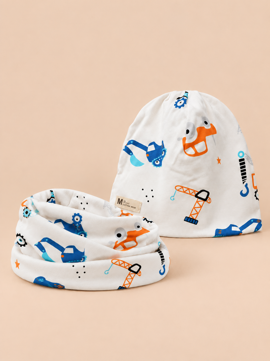 Conjunto infantil de gorro y bufanda con camiones, variante camión blanco A, vista frontal