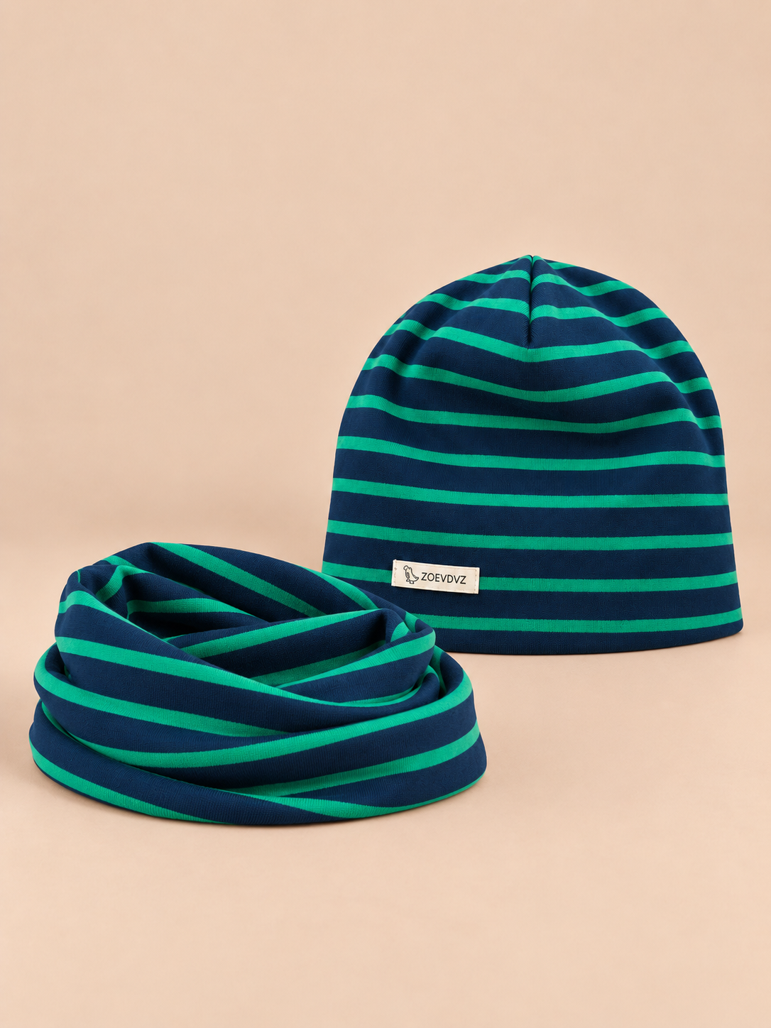 Ensemble bonnet et snood enfant Rayures bleu marine et vert, vue de face.