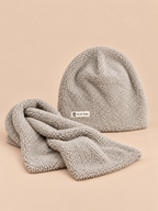 Bonnet et écharpe enfant en peluche, coloris gris, vue de face.