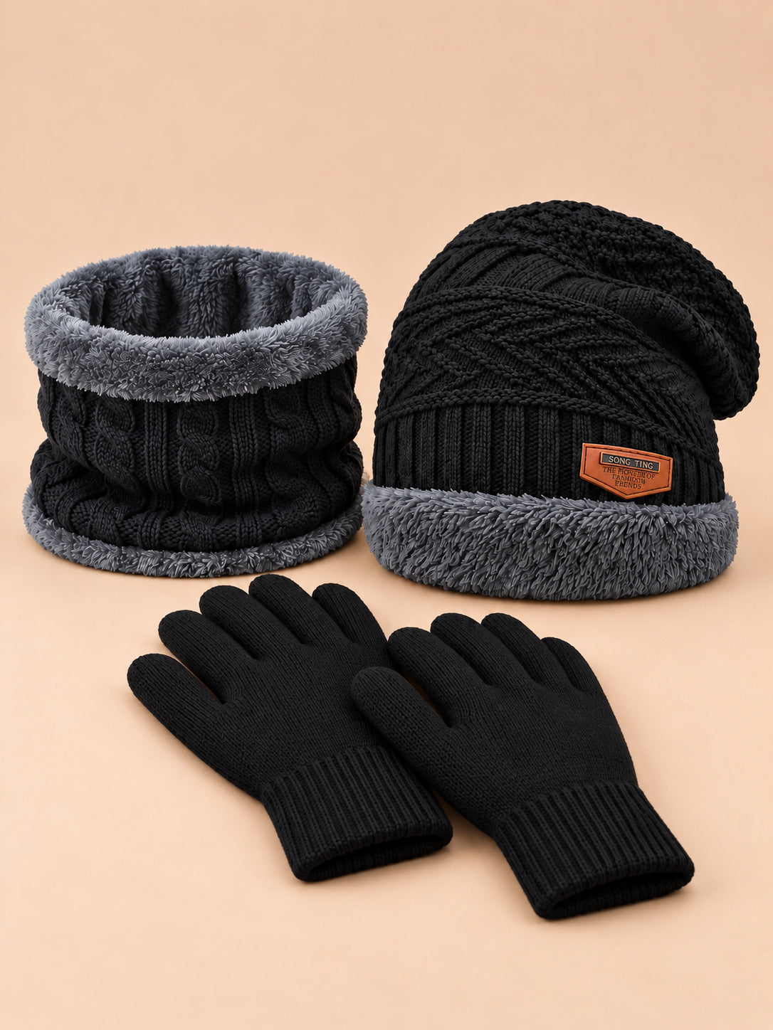 Ensemble bonnet, tour de cou et gants tactiles en maille, noir, vue de face.
