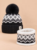 Ensemble bonnet à pompon et tour de cou jacquard RED ALLS noir, vue de face.