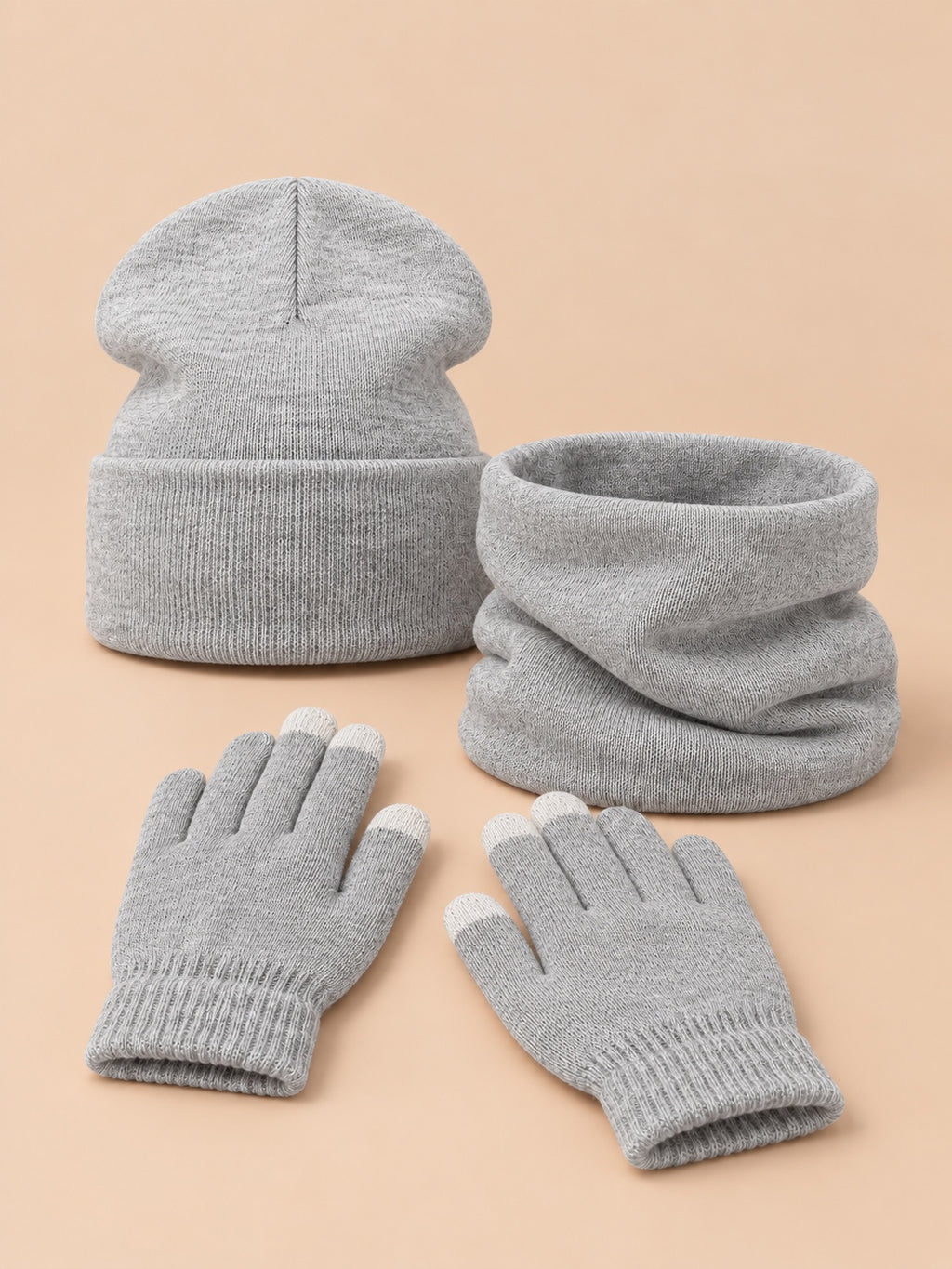 Conjunto de gorro, braga de cuello y guantes de punto elástico, color gris claro, vista frontal