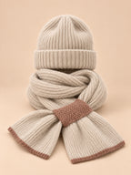 Conjunto de gorro y bufanda de mujer en punto de peluche, color beige, vista frontal