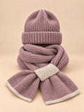 Conjunto de gorro y bufanda de mujer en punto de peluche, color rosa, vista frontal