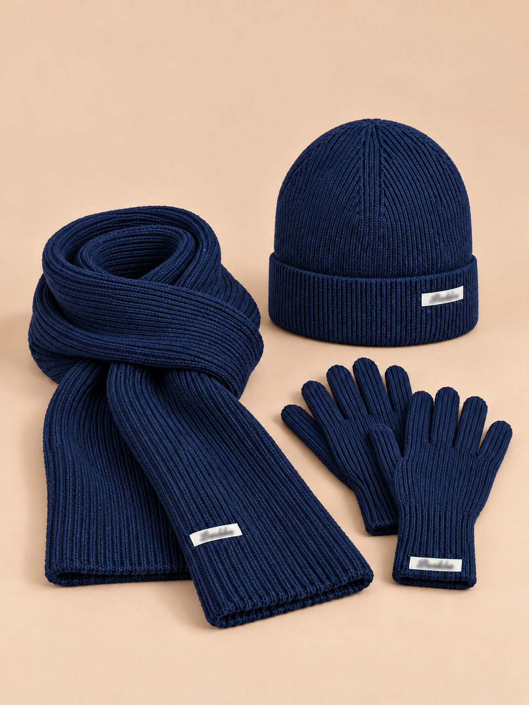 Ensemble bonnet, écharpe et gants femme style coréen, bleu marine, vue de face.