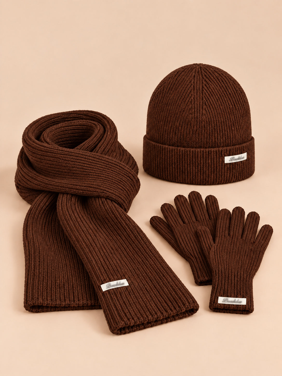 Ensemble bonnet, écharpe et gants femme style coréen, café, vue de face.