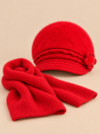Bonnet femme à fleurs et écharpe, coloris rouge, vue de face.