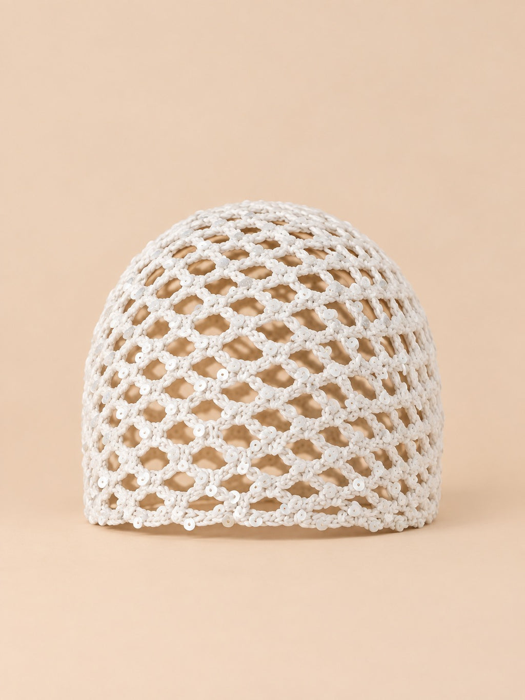 Gorro de rejilla tejida para anudar como un pañuelo, variante Blanco 2, fotografiado de frente