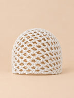 Gorro de rejilla tejida para anudar como un pañuelo, variante Blanco 2, fotografiado de frente