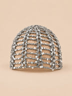 Gorro pañuelo de rejilla de punto calado, color gris, vista frontal en la fotografía del producto