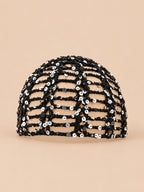 Gorro pañuelo de rejilla de punto calado, color negro, vista frontal en la fotografía del producto