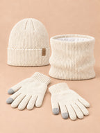 Ensemble bonnet, tour de cou et gants FURTALK beige, vue de face.