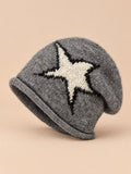 Gorro hip-hop vintage con estrella, estilo streetwear, modelo 2, vista frontal en la fotografía del producto
