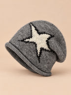 Gorro hip-hop vintage con estrella, estilo streetwear, modelo 2, vista frontal en la fotografía del producto