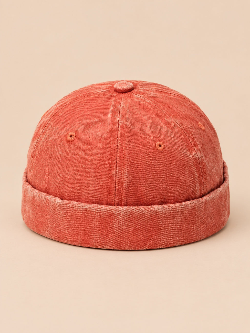 Bonnet marin docker en denim délavé orange, vue de face.