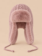 Gorro peruano de mujer con orejeras y cintas, color rosa empolvado, vista frontal