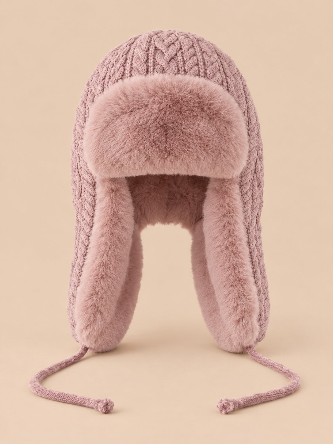 Gorro peruano de mujer con orejeras y cintas, color rosa empolvado, vista frontal