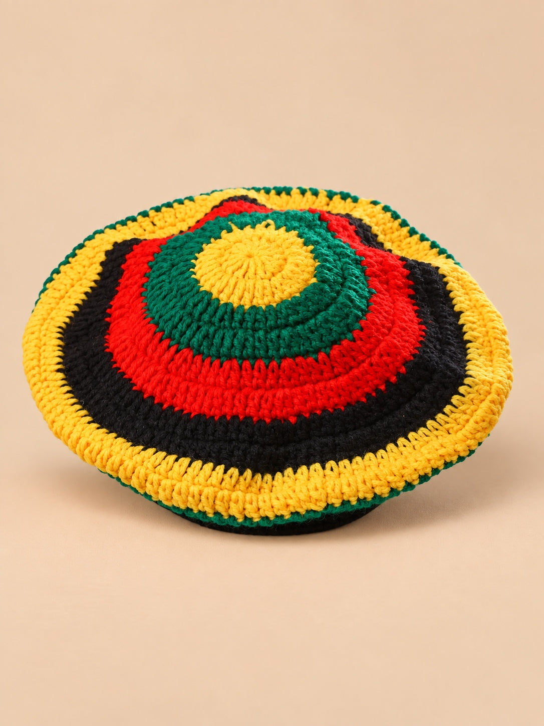 Bonnet tam rasta au crochet multicolore à cercles, vue de face.