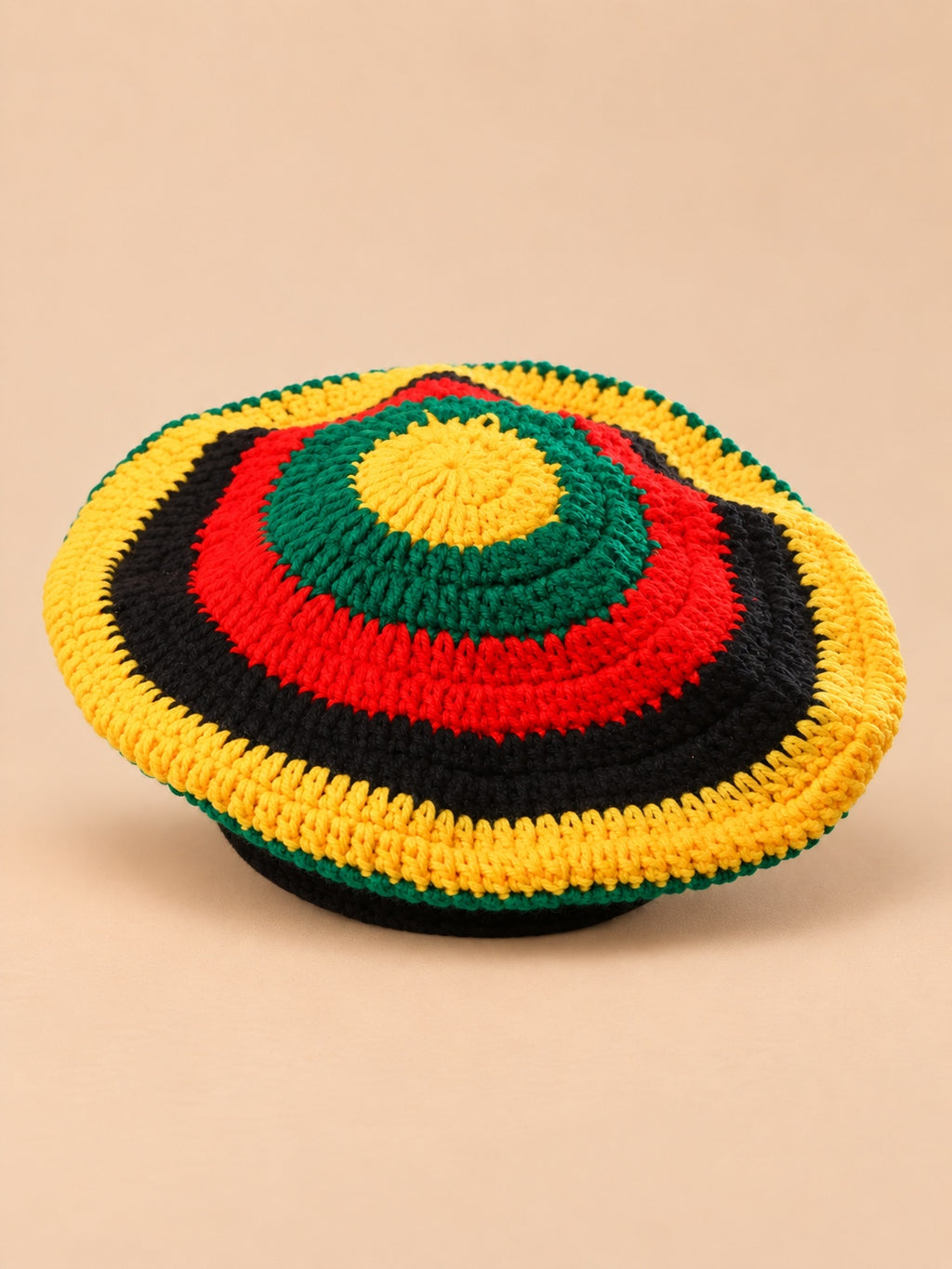 Bonnet tam rasta au crochet multicolore à cercles, vue de trois quarts.