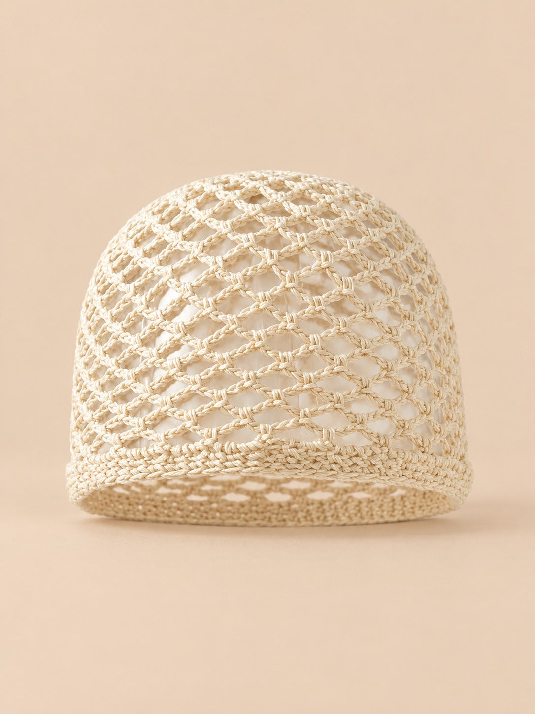 Bonnet résille en coton au crochet, beige, vue de face