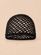Gorro negro de rejilla de algodón efecto ganchillo, de color liso y tejido aireado, vista frontal