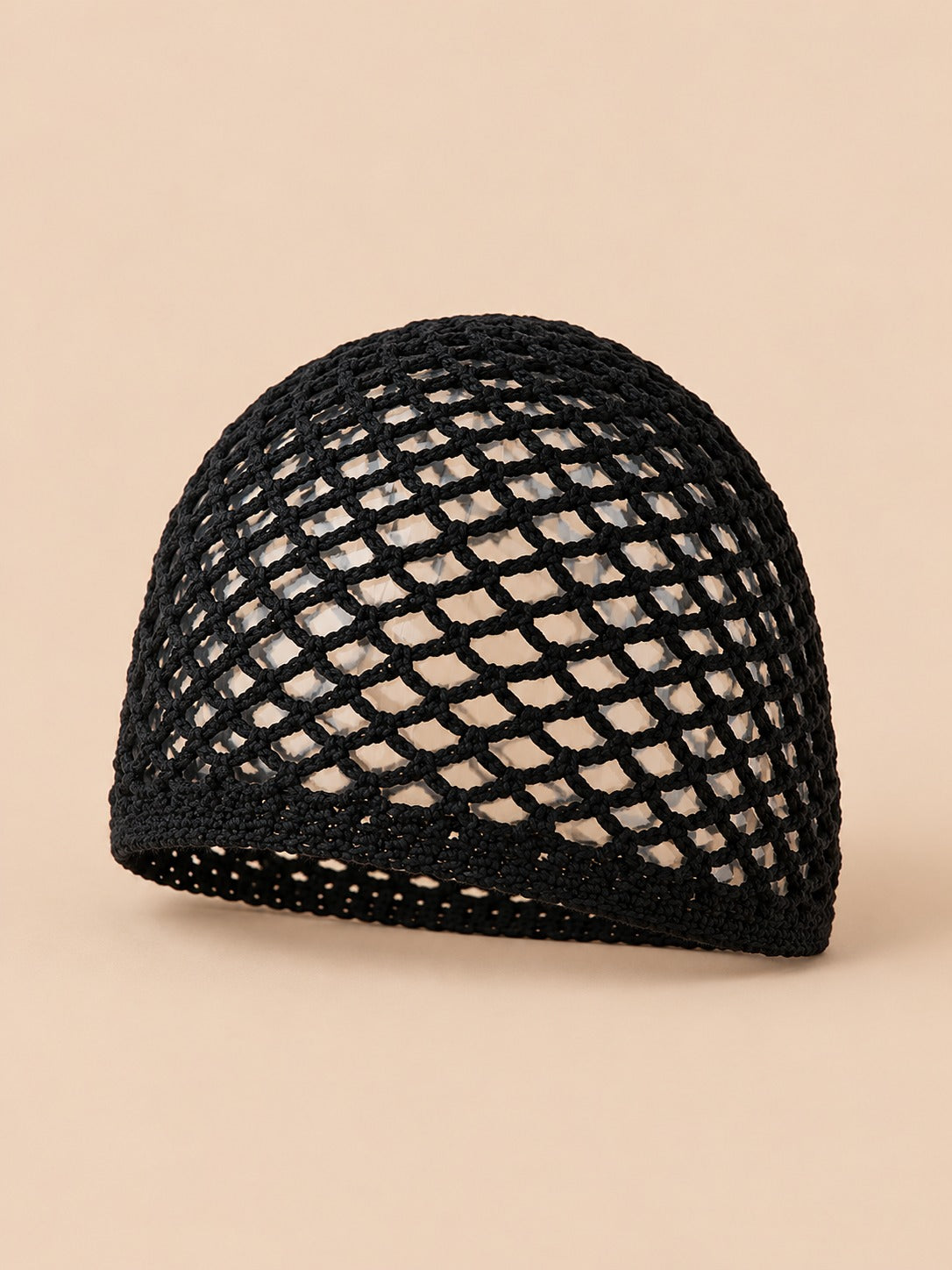 Bonnet résille en coton au crochet, noir, vue de trois quarts