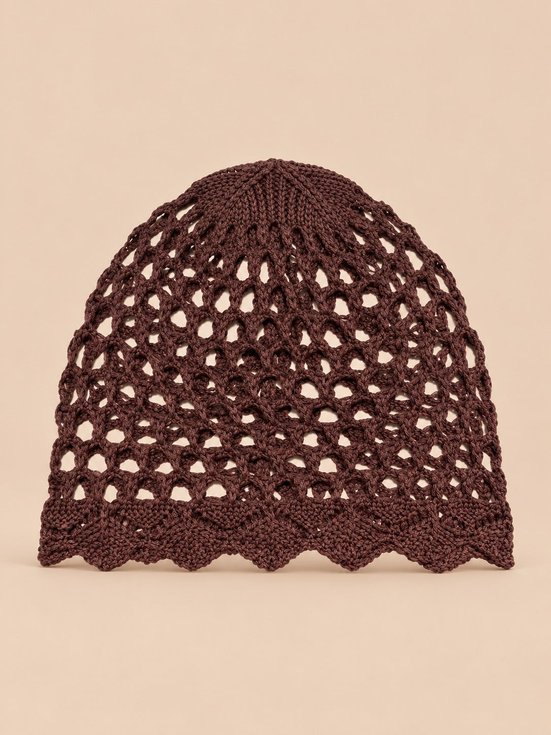 Bonnet résille ajouré au crochet, café, vue de face