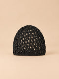 Bonnet résille au crochet noir, maille ajourée, vue de face