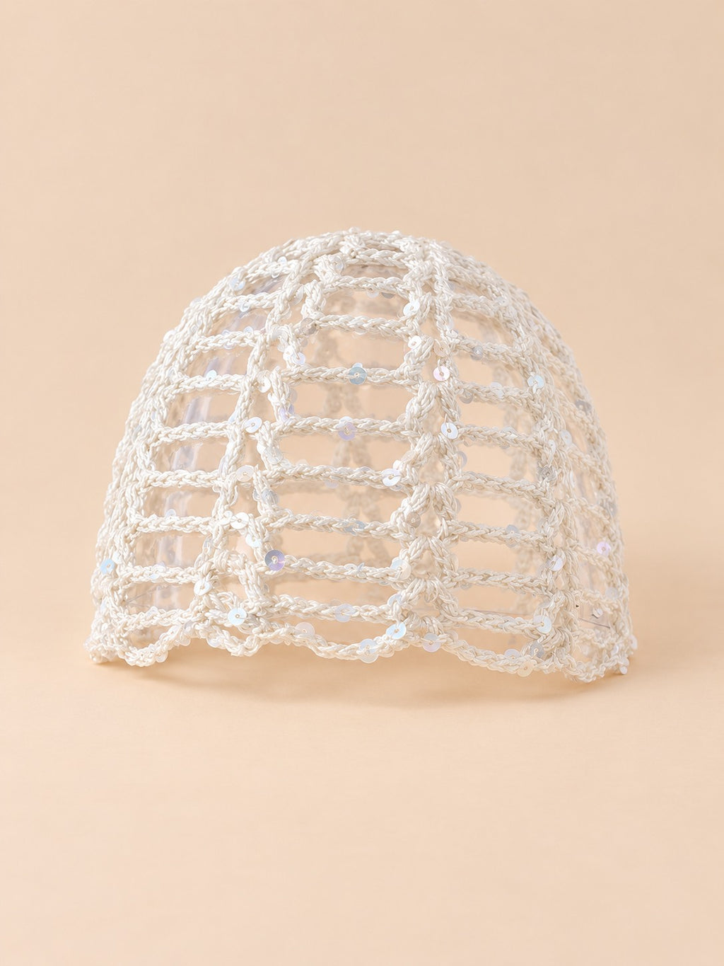 Gorro de mujer de rejilla brillante a ganchillo con lentejuelas, color blanco, vista frontal