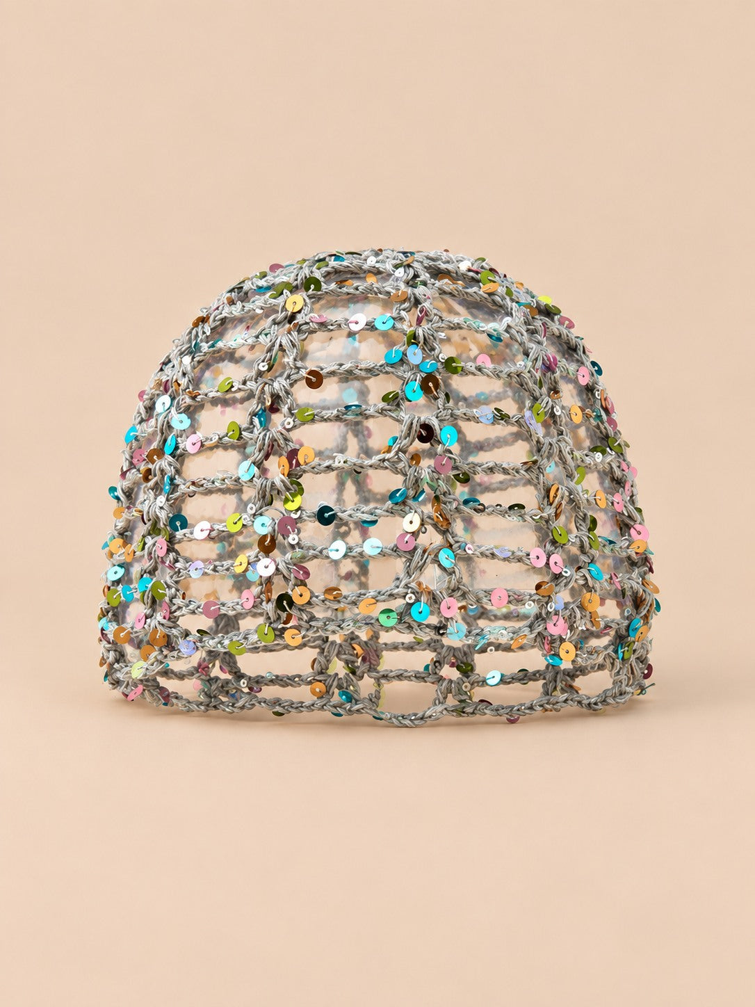 Bonnet résille à sequins au crochet, coloris gris multicolore, vue de face