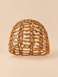 Gorro de verano caqui de mujer de rejilla calada con lentejuelas repartidas por la superficie, vista frontal