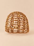 Gorro de verano caqui de mujer de rejilla calada con lentejuelas repartidas por la superficie, vista frontal