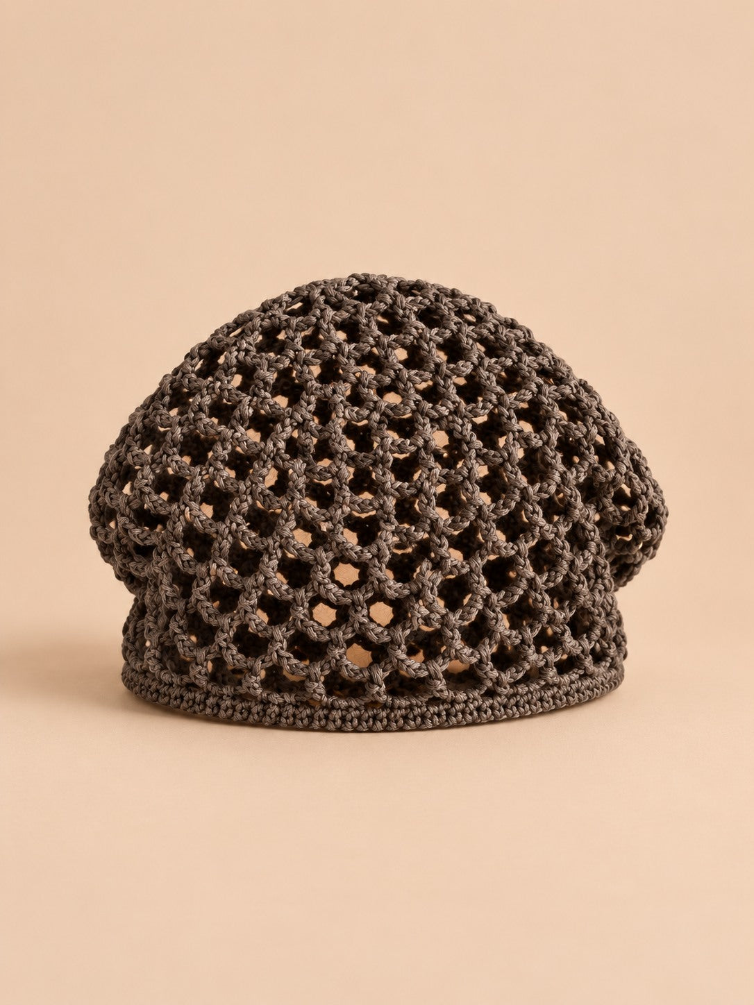 Bonnet rétro résille ajourée au crochet, coloris Café, vue de face