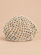 Gorro retro de rejilla de ganchillo fino con canalé, multicolor, vista frontal en la fotografía del producto