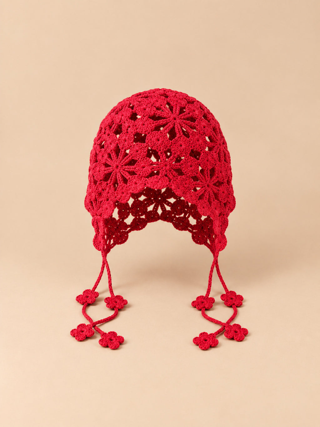 Gorro sin ala de ganchillo con flores, estilo bohemio, color rojo, vista frontal