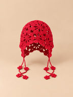 Gorro sin ala de ganchillo con flores, estilo bohemio, color rojo, vista frontal