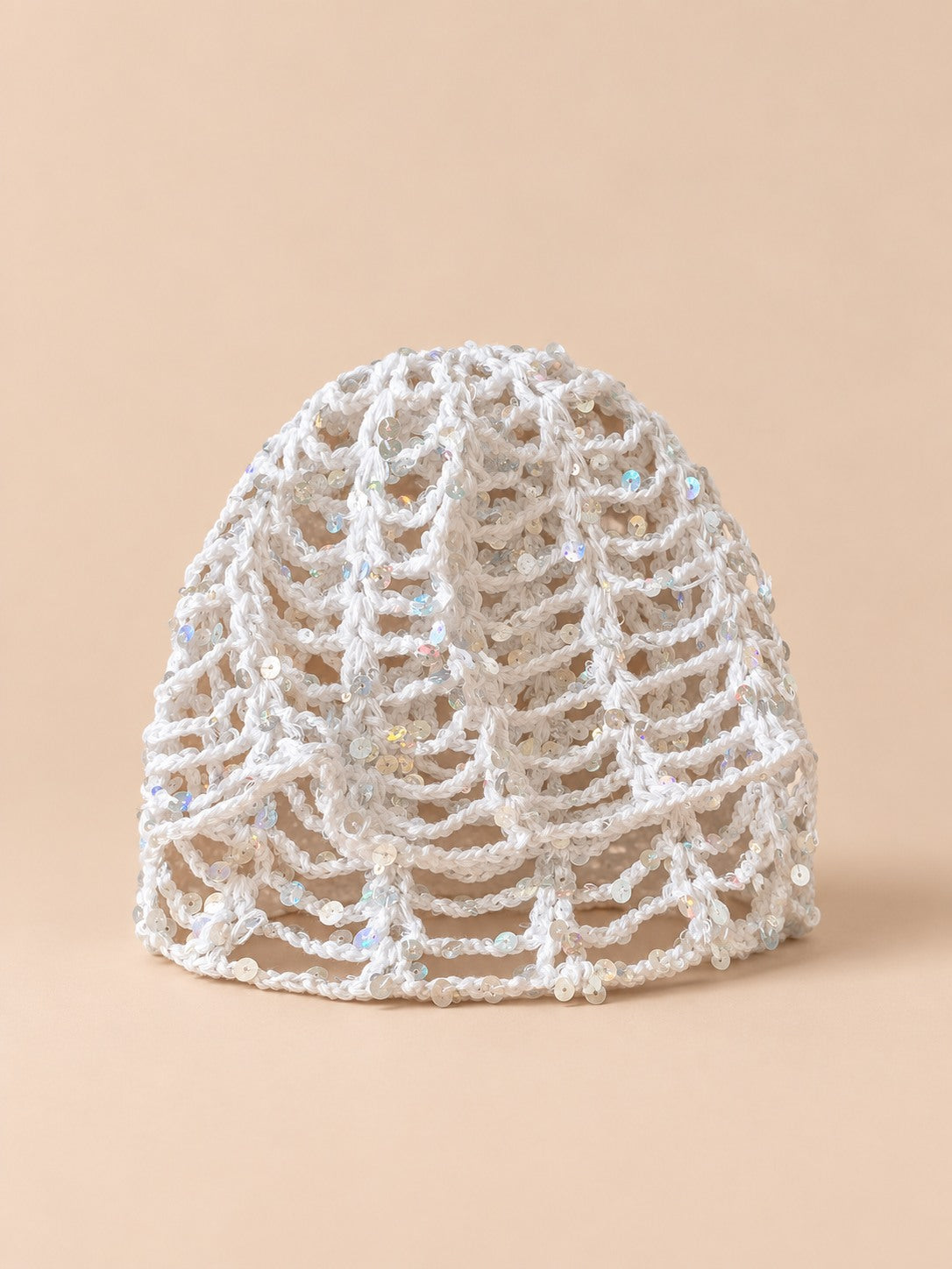 Bonnet ajouré au crochet style coréen, variante B-BLANC, vue de face