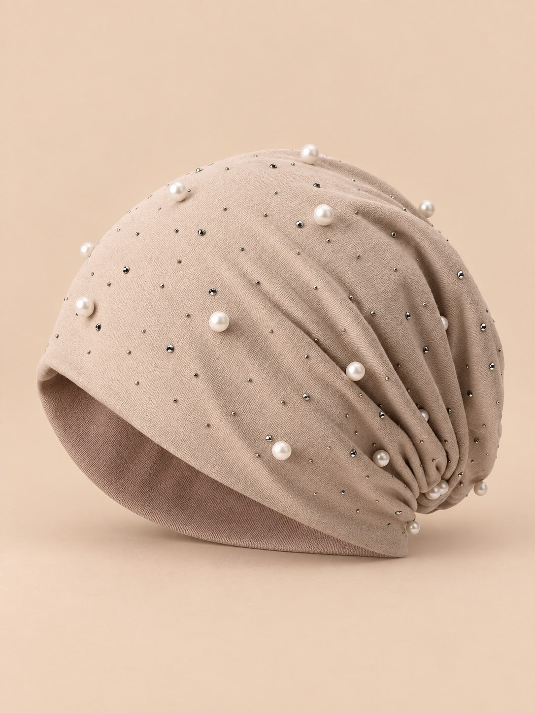 Bonnet slouchy femme orné de perles et strass, beige, vue de face