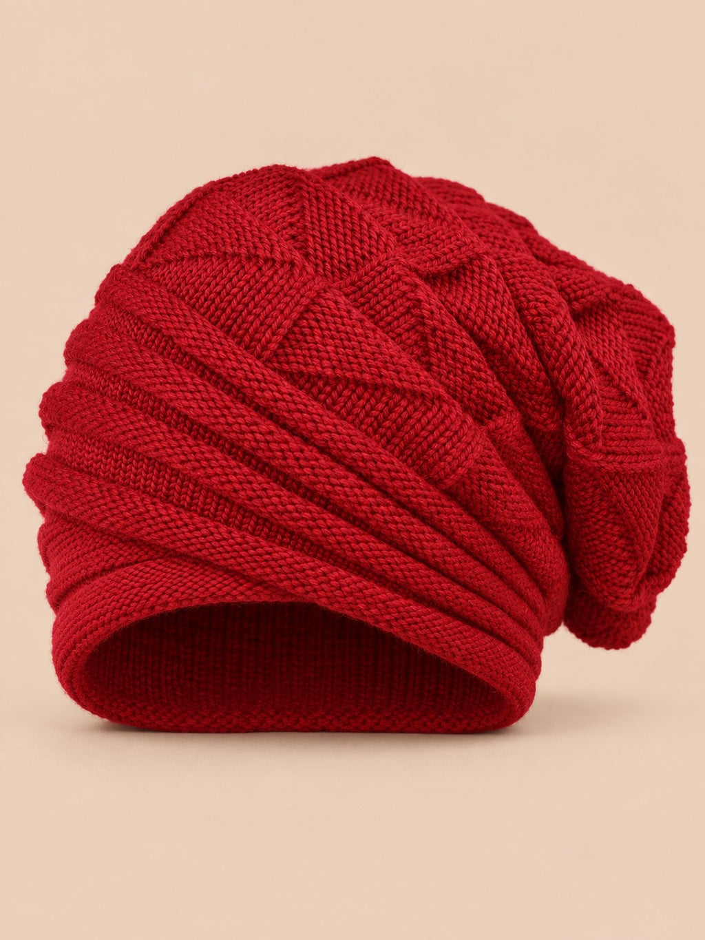 Gorro slouchy de mujer amplio y cálido para esquí, color rojo, vista frontal en la fotografía del producto
