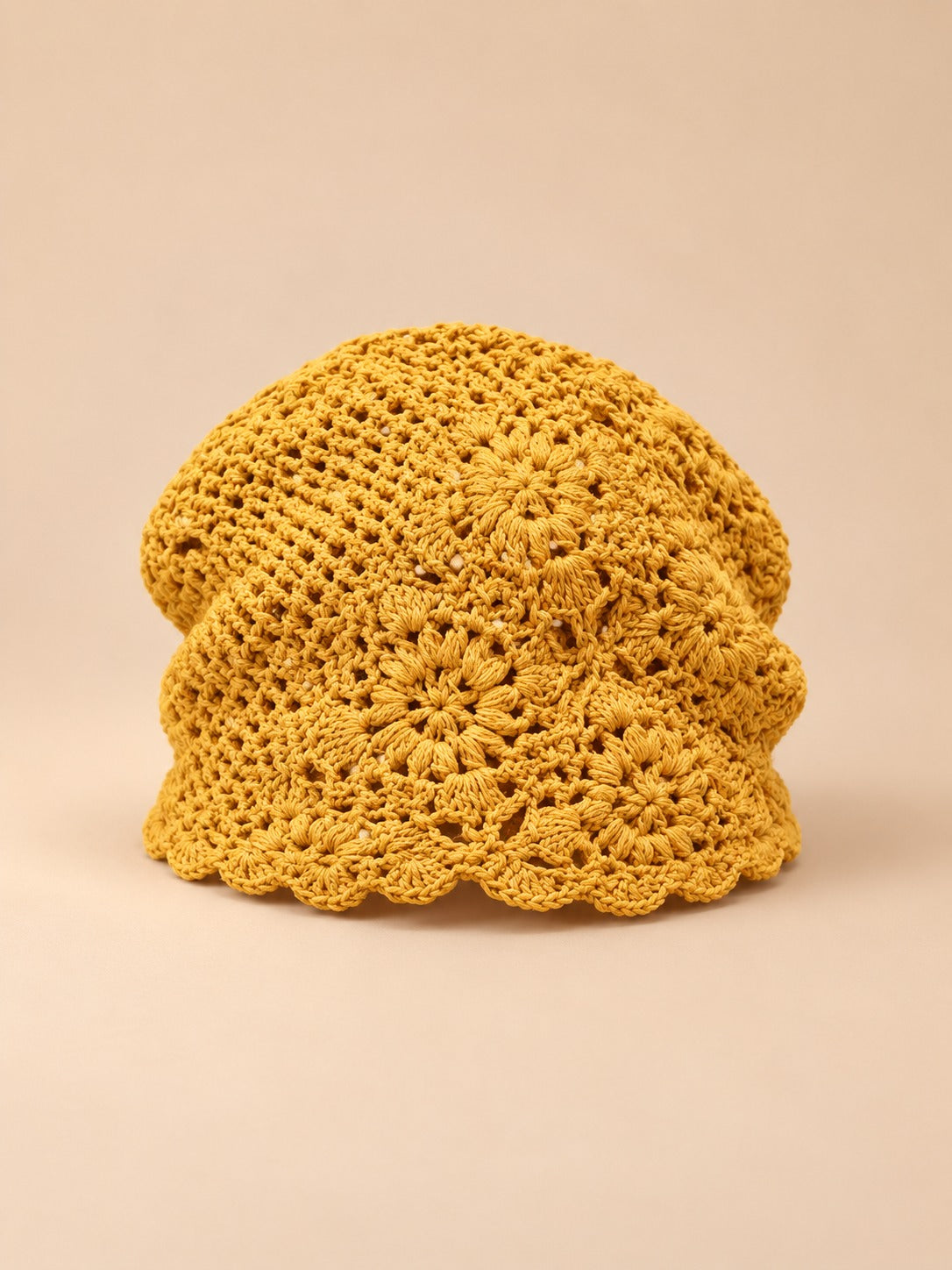 Bonnet turban ajouré au crochet, jaune, vue de face