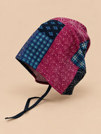 Gorro turbante de mujer bicolor con nudo floral, modelo 2, vista de tres cuartos