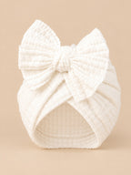Bonnet turban bébé fille en coton tricoté blanc, nœud, vue de face