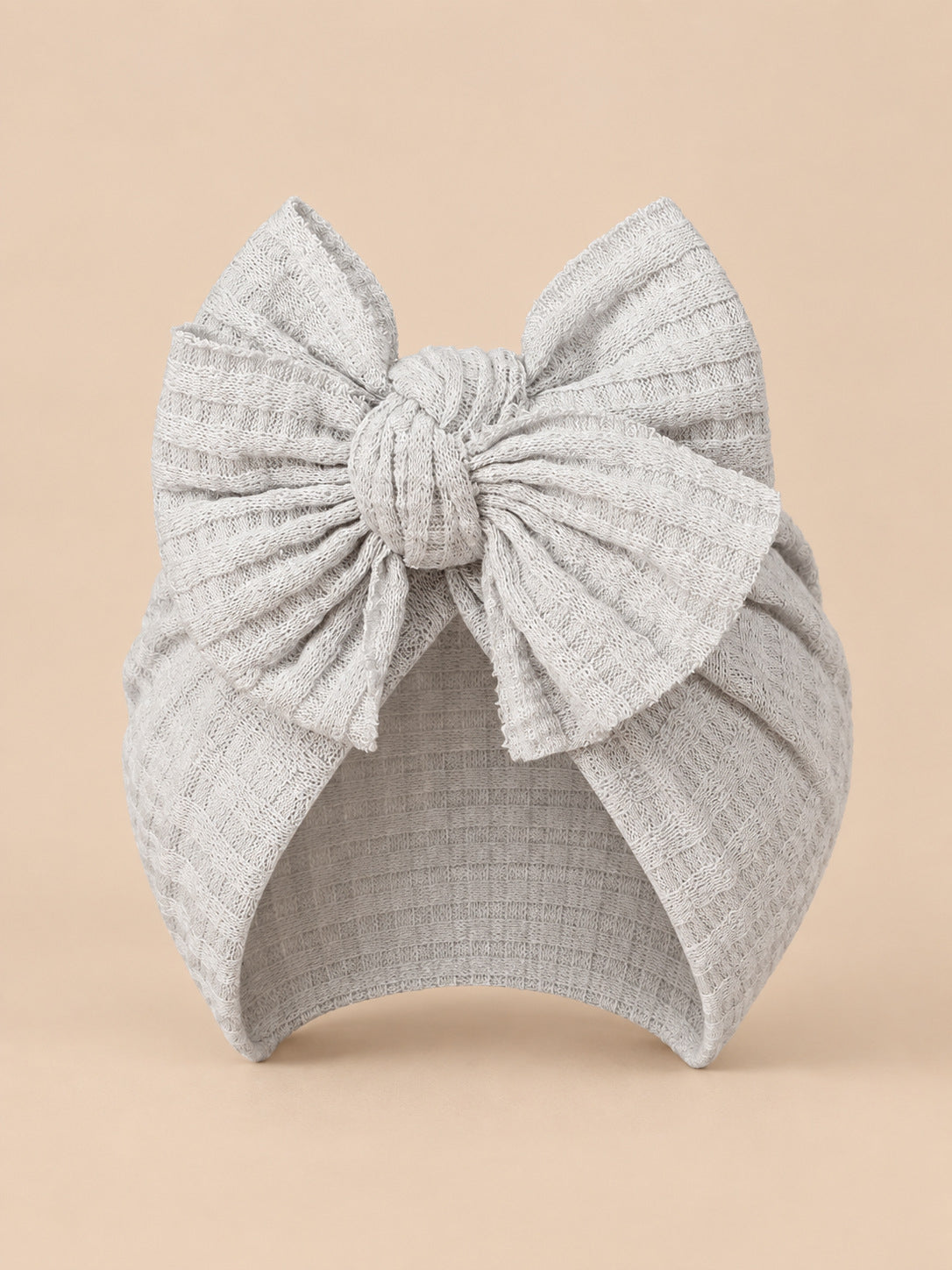 Bonnet turban bébé fille en coton tricoté gris clair, nœud, vue de face